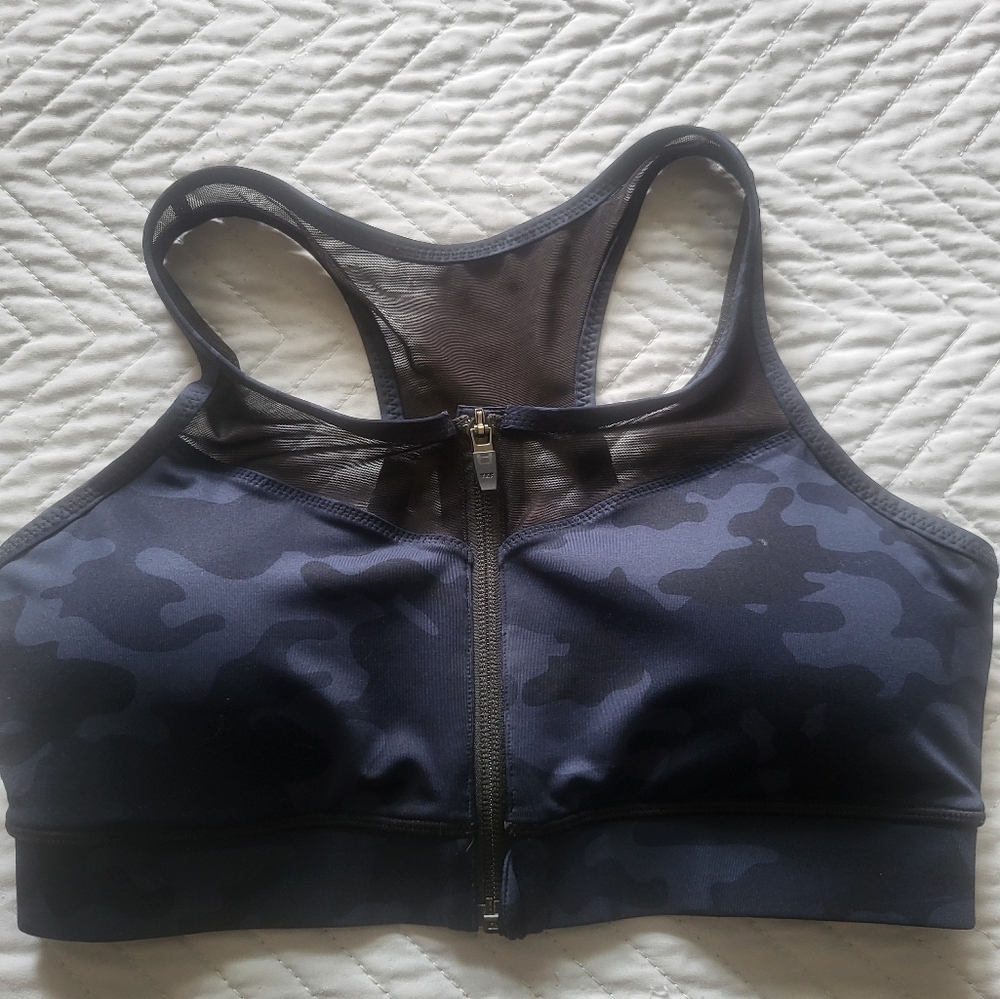 Handful Women's Camouflage Sports Bra With Zipper Front Enxlosure NWOT
